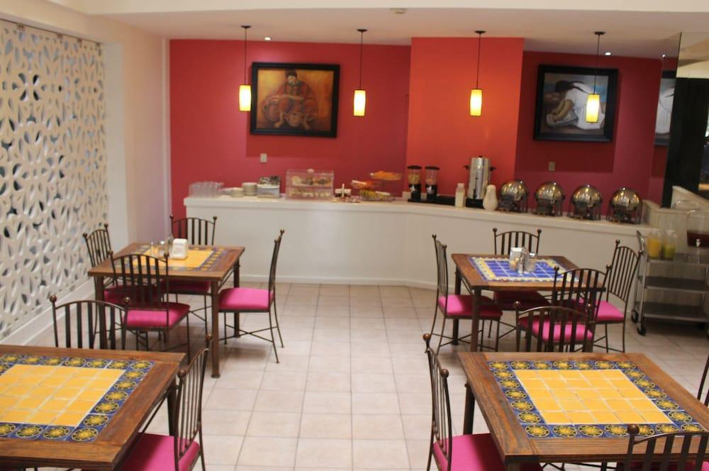Hotel Real Azteca Boulevard Leon Bagian luar foto