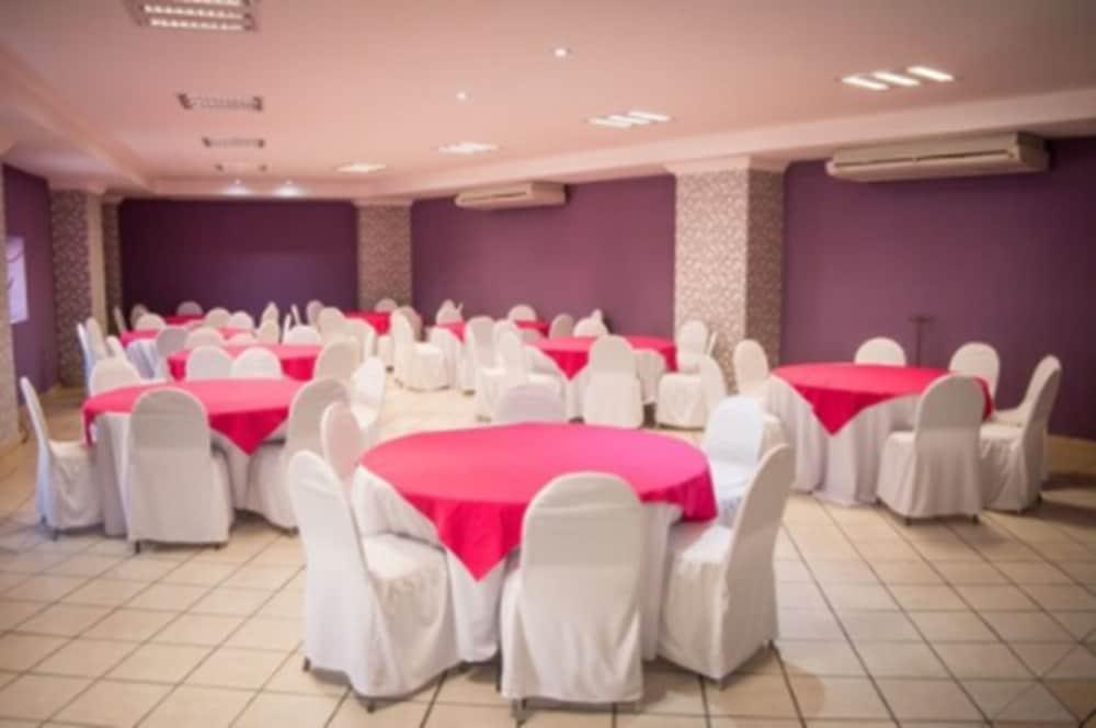Hotel Real Azteca Boulevard Leon Bagian luar foto