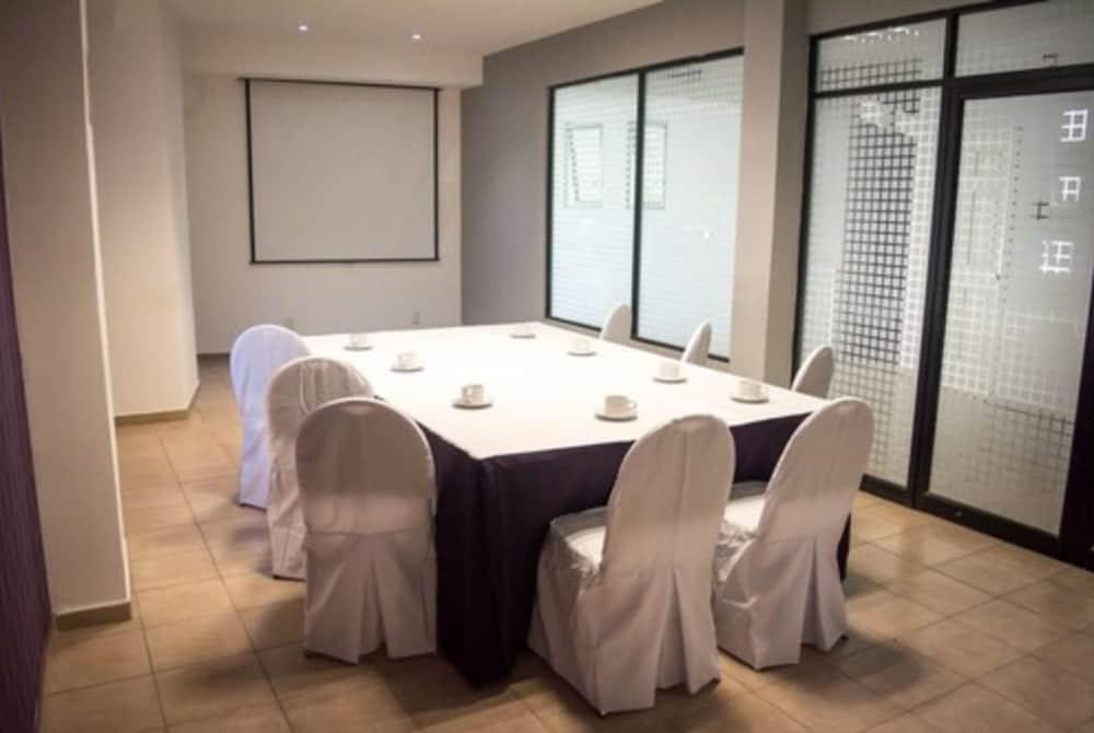 Hotel Real Azteca Boulevard Leon Bagian luar foto