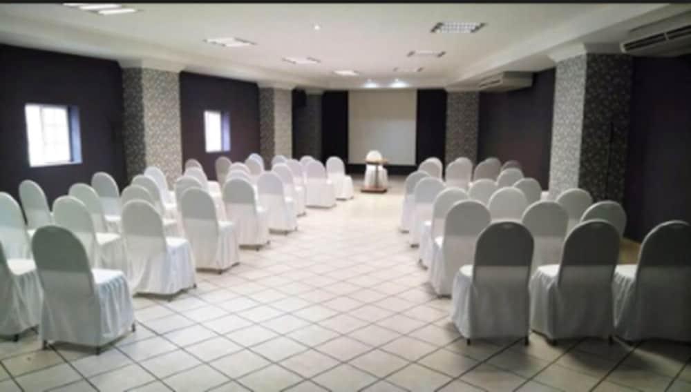 Hotel Real Azteca Boulevard Leon Bagian luar foto