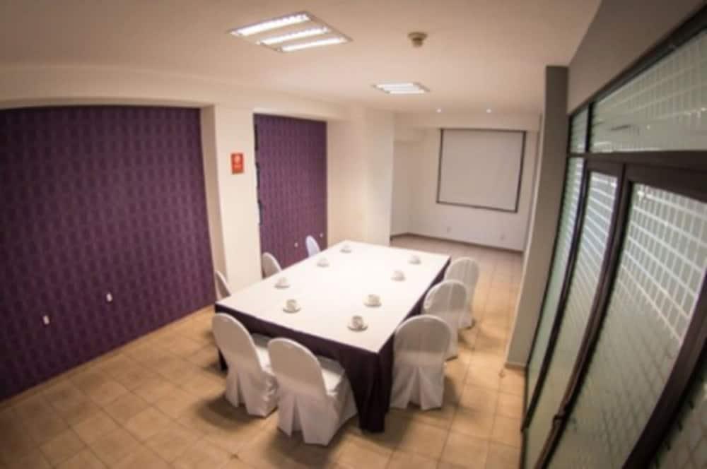Hotel Real Azteca Boulevard Leon Bagian luar foto