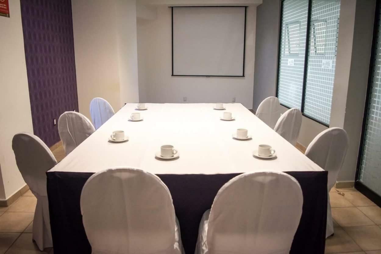 Hotel Real Azteca Boulevard Leon Bagian luar foto