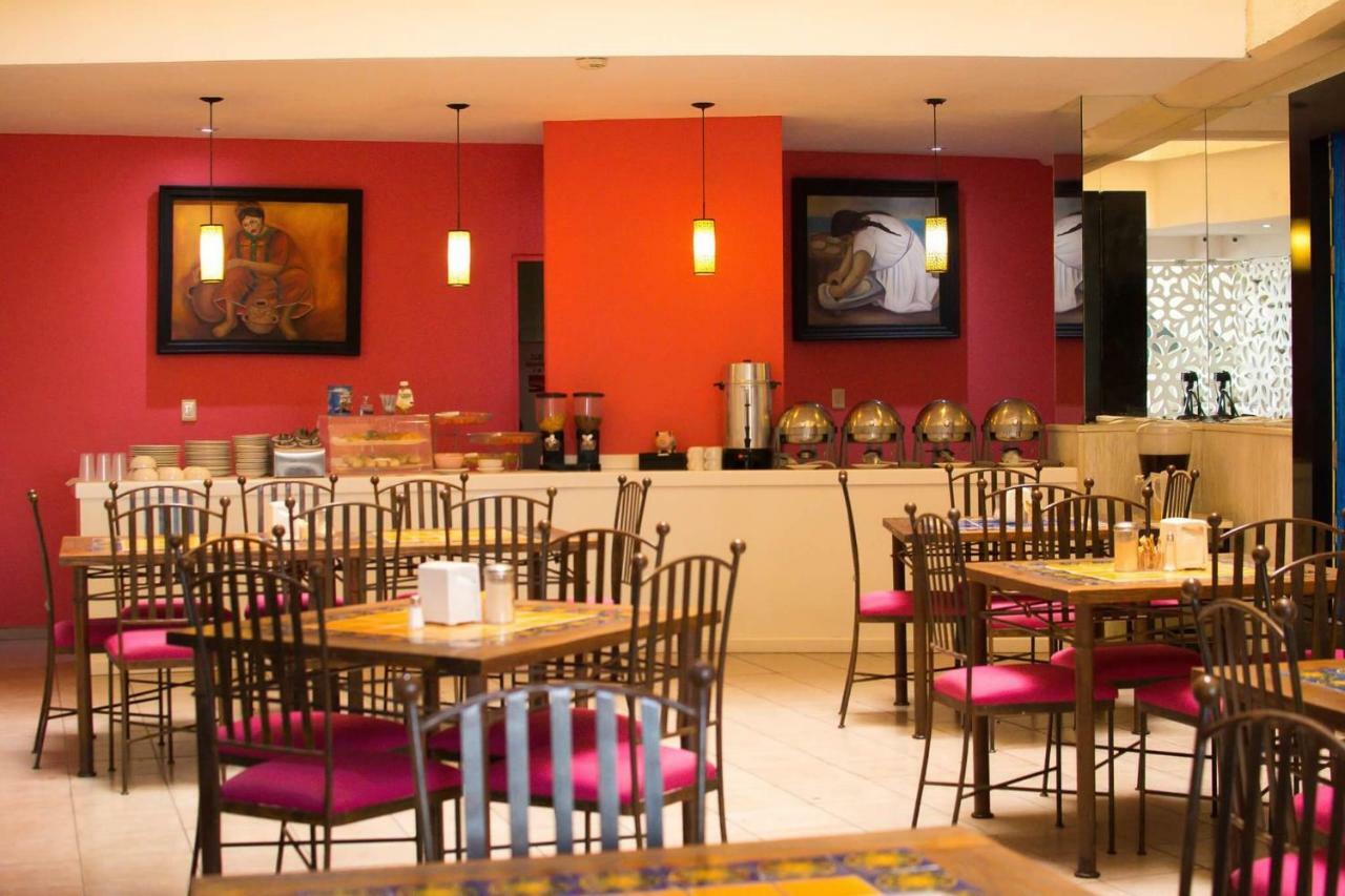 Hotel Real Azteca Boulevard Leon Bagian luar foto