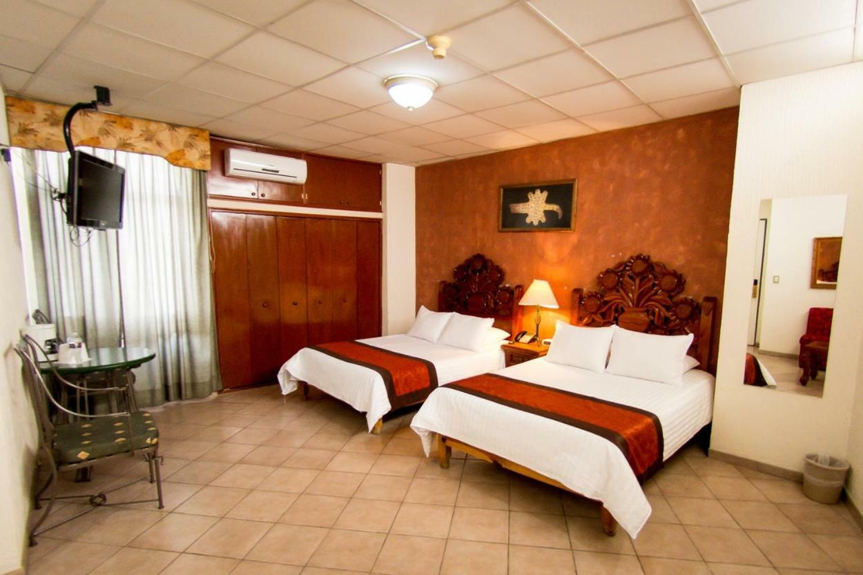 Hotel Real Azteca Boulevard Leon Bagian luar foto